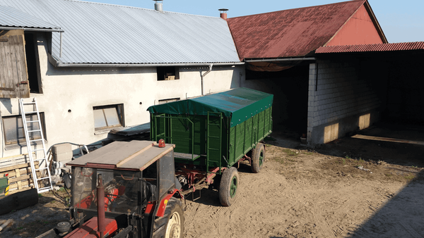 Plandeka i pokrowiec na naczepę rolniczą – Rolnictwo M&K